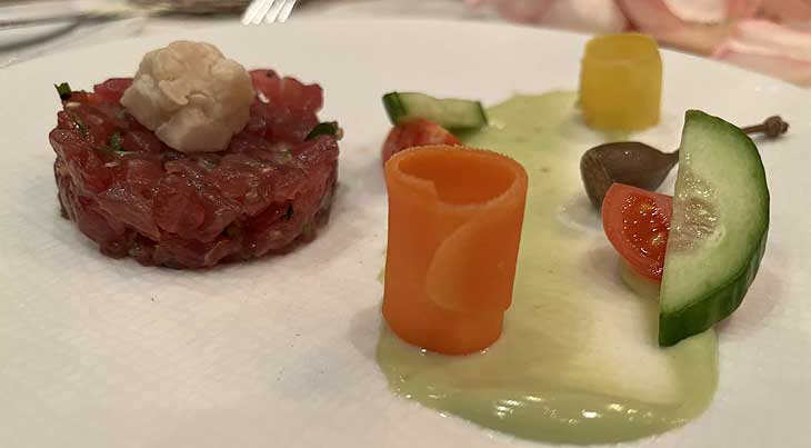 Thunfischtartar mit eingelegtem Gem&uuml;se und Wasabi Mayonnaise (&copy;Foto. Martin Schmitz)